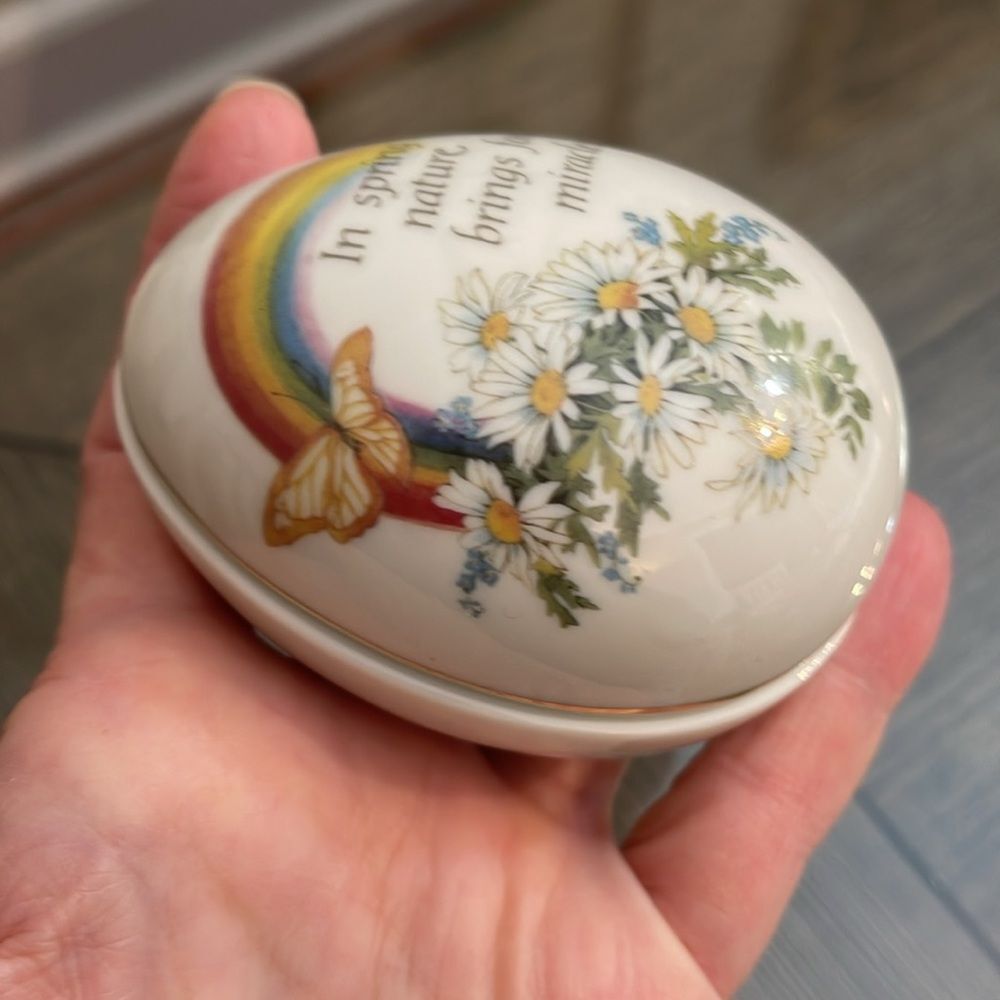 1980 Designers Collection Butterfly & Rainbow Design Egg-Shaped Trinket Box - Picture 11 of 16
